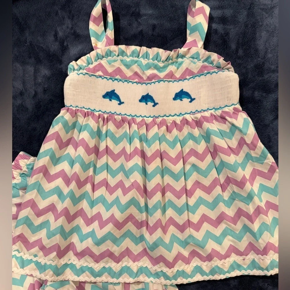 Dolphin embroidered 2-piece top and pants set size 6, NWOT, never worn
